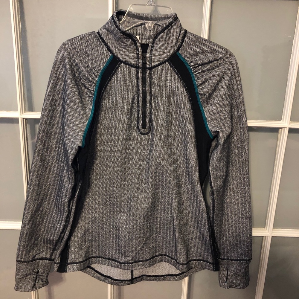 AEO black and white herringbone zip up